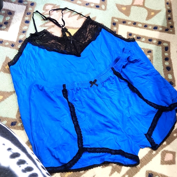 Buy 2 get 1 free whole closet - Picture 1 of 2